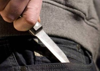 Acusan de intento de homicidio a hombre que apuñaló a dos agentes en Londres