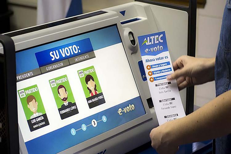Una de las formas de votar que se analiza es el voto electrónico no presencial. Foto: archivo.