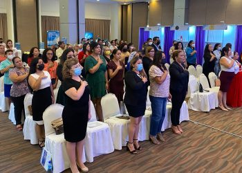 Se gradúan 48 mujeres de la zona oriental en programa de negocios