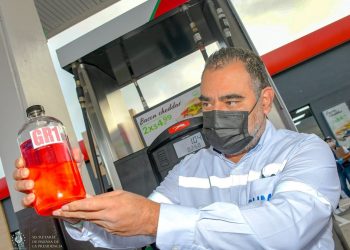 Mantiene la verificación a los precios de los combustibles como parte de las 11 medidas ante la inflación