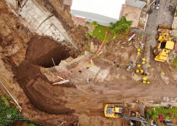 Ministerio de Obras Públicas realiza trabajos para evitar más daños en la residencial Brisas de San Francisco