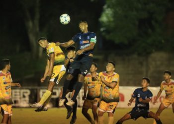 San Salvador se vió en aprietos ante San Vicente pero empató y mantuvo el liderato