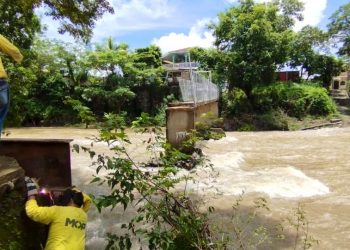 El Ministerio de Obras Públicas está reparando un puente en Anamorós, La Unión