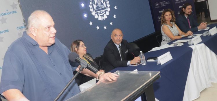 En la primera convocatoria serán beneficiados 100 pequeños negocios. Foto / Diario El Salvador.