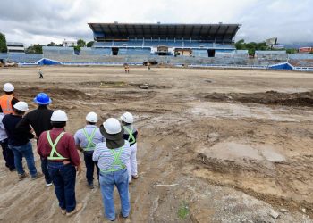 Presidente de INDES, Yamil Bukele visitó escenarios deportivos que están siendo remodelados