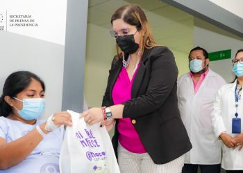La Lotería entrega donativo de bolsas ecológicas para kit «Nacer con Cariño»