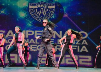 La Liga Atlética Policial de danza deslumbró a niños y jóvenes salvadoreños con su talento artístico