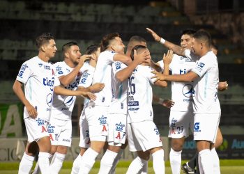 Alianza llegó a la casa de Santa Tecla al mandado