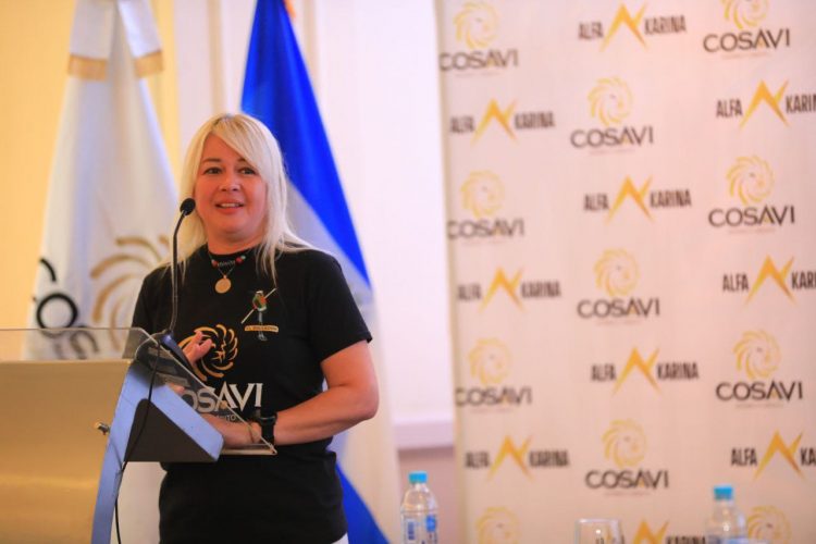 La destacada montañista Alfa Karina Arrué, está lista para emprender un nuevo desafío, esta vez con el respaldo de Cosavi. Fotos Sofía Mazariego