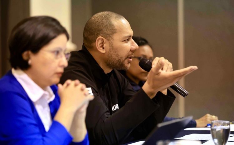 El presidente de Indes, Yamil Bukele, se reunió con las federaciones deportivas para afinar detalles del Programa Esfuerzo y Gloria. Fotos/INDES