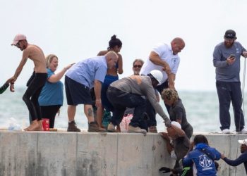 Naufraga embarcación con 23 migrantes en el estrecho de la Florida