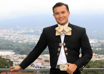 «Fue un don de Dios, él me dio este talento», Víctor Emmanuelle, cantante salvadoreño