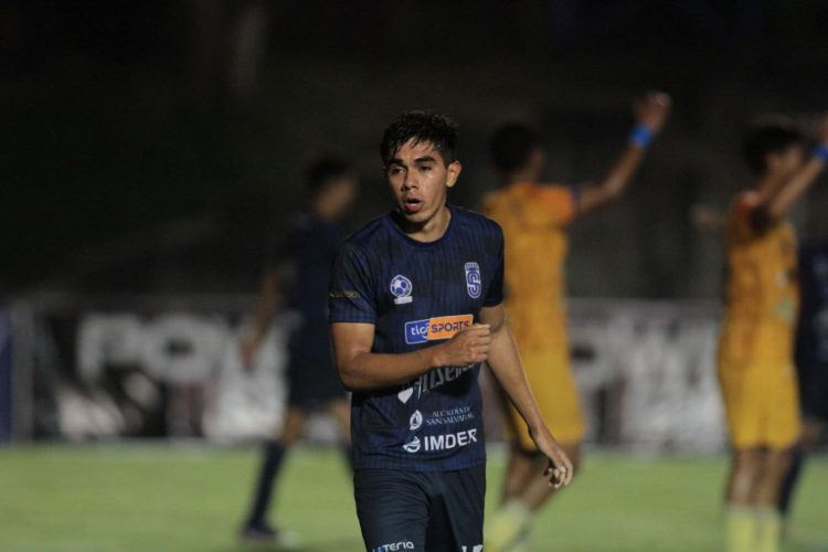 San Salvador viene de golear en la jornada anterior. Foto Diario El Salvador