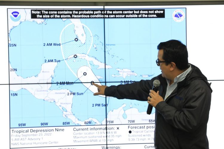 El ministro de Medio Ambiente informó sobre las condiciones del clima. Foto de Guillermo Martínez