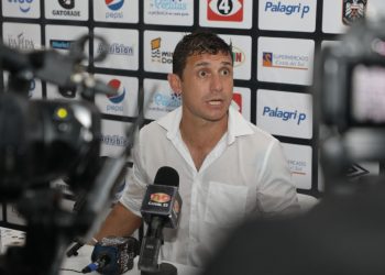 Sebastián Bini, técnico de Águila: «La gente puede opinar lo que quiera, yo estoy tranquilo»