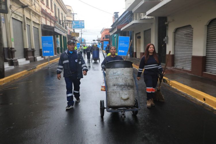 Trabajo articulado. Diputados de Nuevas Ideas y las autoridades de Desarrollo Local acompañaron en el acto a la DOM y la alcaldía.