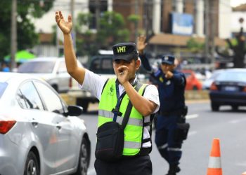 Autoridades del VMT despliegan controles vehiculares en varios puntos de El Salvador