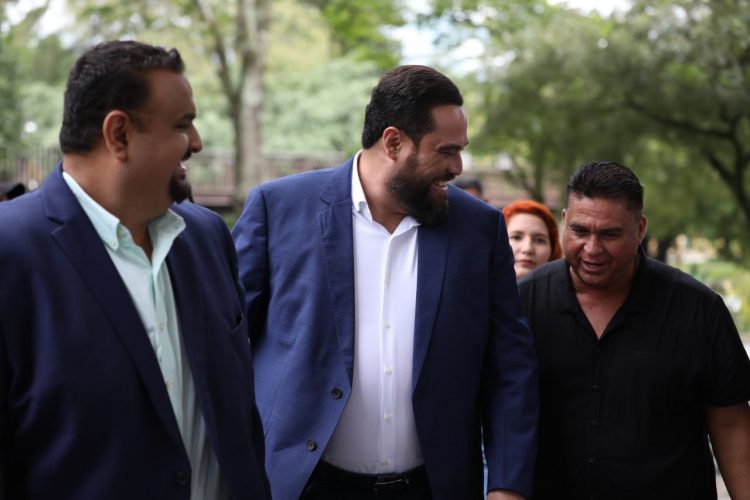 Los alcaldes de Conchagua y de Santa Ana reiteraron sus agradecimientos al edil capitalino por el donativo del equipo para alumbrado público.