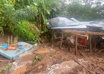 Recuperan cadáveres de familia soterrada en Huizúcar