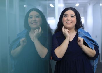 Carol Hills, de una habitación llena de canciones a un lugar en la Academia Latina de la Grabación