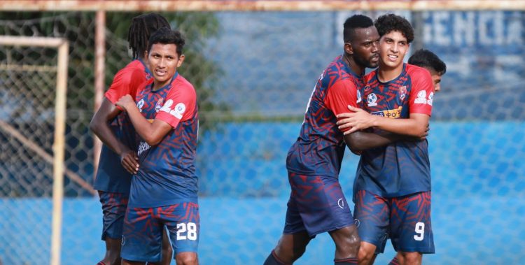 Los santanecos festejaron en el Quiteño. Foto: Liga Nacional de Fútbol