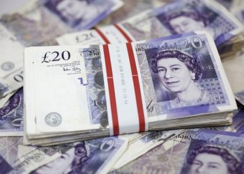 De los billetes al himno, qué va a cambiar tras la muerte de Isabel II