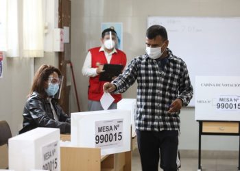 Peruanos acuden a las urnas el domingo a elegir alcaldes y gobernadores