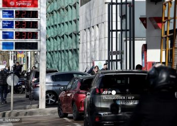 Desesperada búsqueda de combustible en las gasolineras de las afueras de París