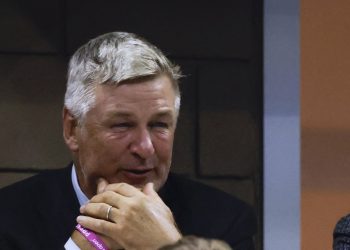 Alec Baldwin anuncia acuerdo con la familia de la mujer muerta en el set