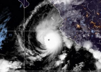 Huracán Orlene toca tierra en el Pacífico mexicano como categoría 1