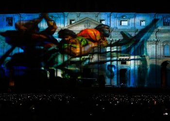 Fotos: Espectáculo de luz y sonido sobre la fachada de la basílica de San Pedro, en Roma