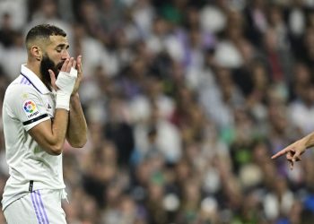 Real Madrid cede los primeros puntos de la temporada y entrega el liderato al Barça