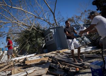 Persiste el peligro en Florida tras el paso del huracán Ian