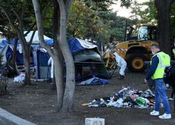 Policía desmantela polémico campamento de adictos a crack en París