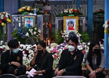Tres días de funerales en Tailandia por matanza en una guardería