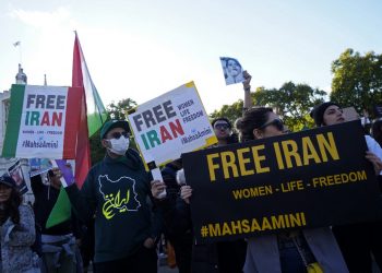 Protestas en Irán entran en su cuarta semana en medio de enfrentamientos