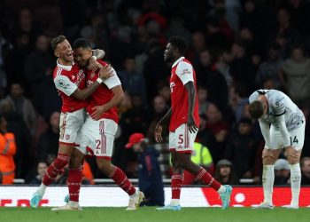 El Arsenal vuelve a ser líder ante un Liverpool que sigue en crisis