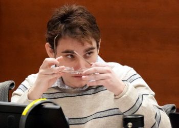Jurado pide cadena perpetua para Nikolas Cruz, autor de masacre en escuela secundaria de Florida
