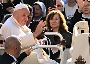Papa Francisco recibirá comisión de salvadoreños en Roma para agradecer por beatificaciones