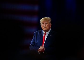 Trump dice que comité del 6 de enero hace «juicio show», sin mencionar citación 