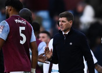 Steven Gerrard es cesado como técnico del Aston Villa tras perder ante Fulham
