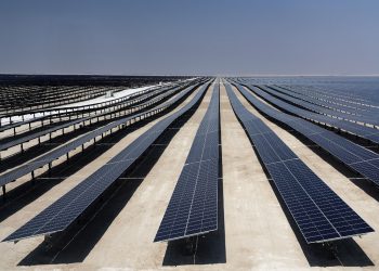 Qatar inaugura su primera planta de energía solar