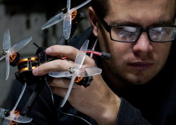 Francia busca cómo luchar contra la amenaza de los pequeños drones