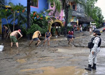 La depresión tropical Roslyn deja dos muertos en México