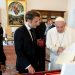 Papa se reúne en el Vaticano con el presidente francés Macron