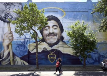 Argentinos recuerdan a Maradona en el 62 aniversario de su nacimiento