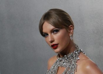 Taylor Swift, primera artista en adueñarse de todo el top 10 de canciones populares
