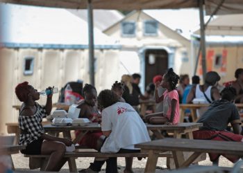 Panamá bate récord de migrantes que cruzan la selva rumbo a EE. UU.