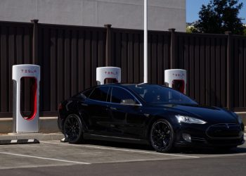 Tesla aumentó sus entregas de autos en el tercer trimestre