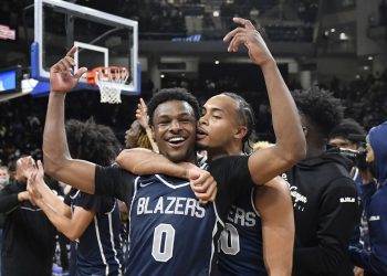 Bronny, el hijo de 18 años de LeBron, acuerda patrocinio con Nike
